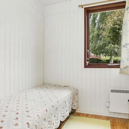 4 Bedroom Beautiful In Casa vacanze Dronningmølle
