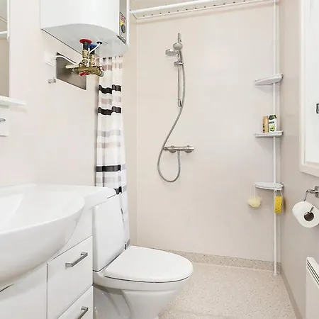 4 Bedroom Beautiful In Casa vacanze Dronningmølle