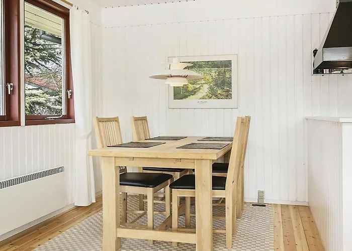 Four-bedroom In * Dronningmølle